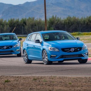 2017-volvo-s60-polestar_100596915_h.jpg