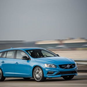 2017-Volvo-V60-Polestar-103.jpg